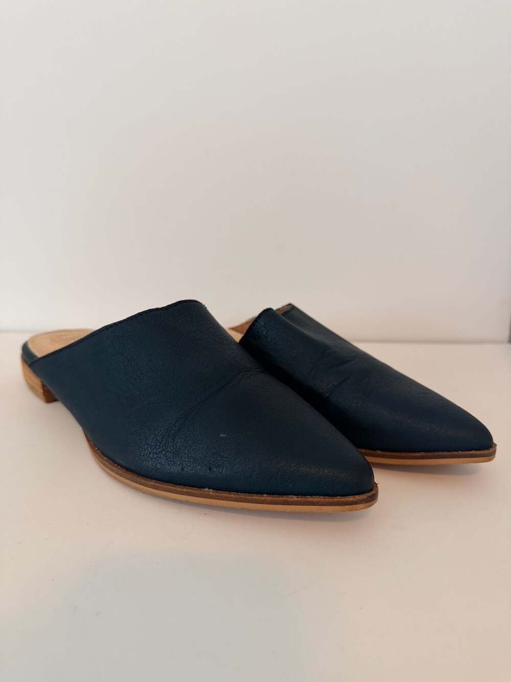 Mi.iM Black Leather Pointed Toe Mules 6